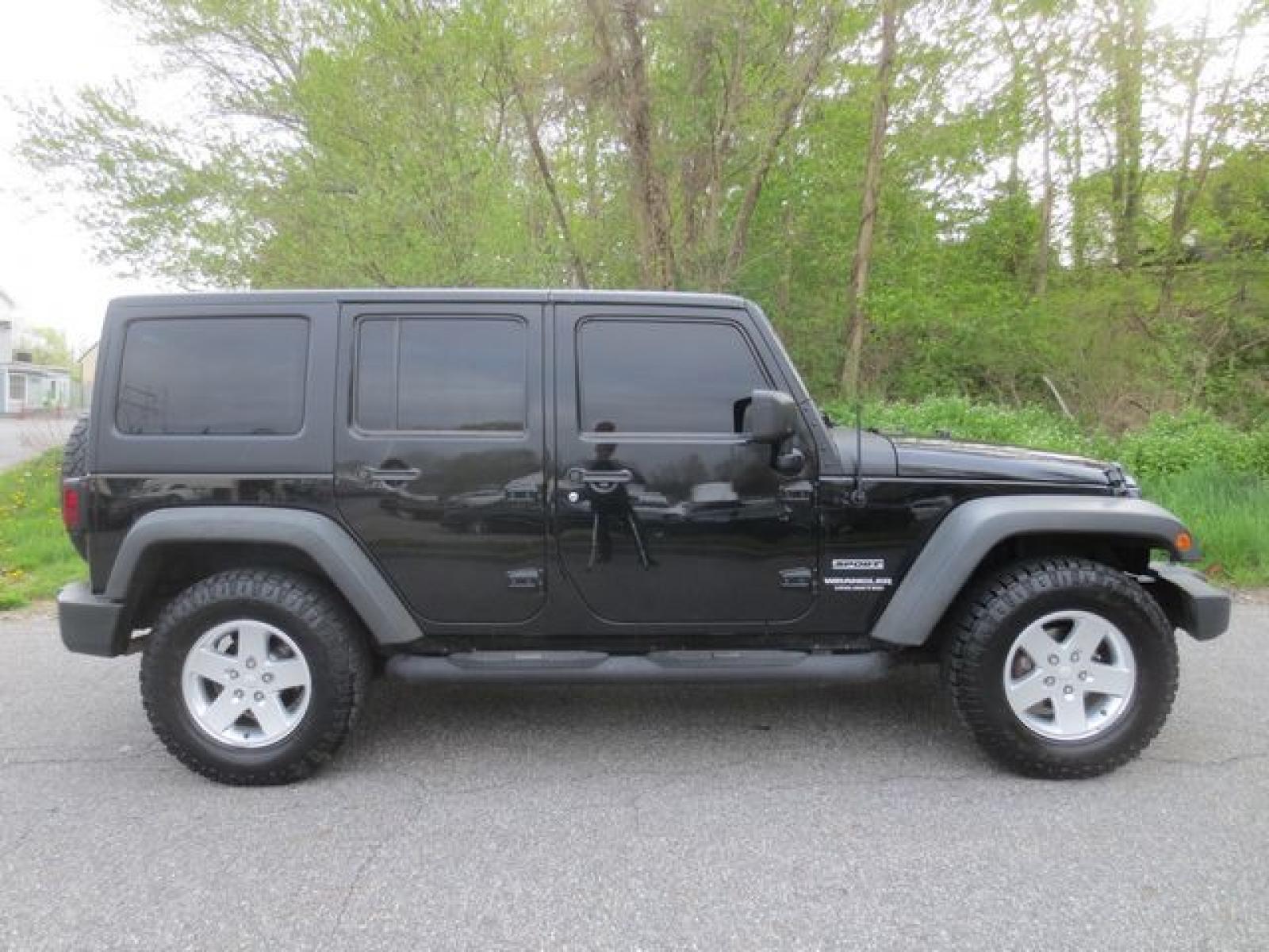 2011 Black /Black Jeep Wrangler Sport (1J4BA3H15BL) with an 3.8L V6 OHV 12V engine, Automatic transmission, located at 270 US Route 6, Mahopac, NY, 10541, (845) 621-0895, 41.349022, -73.755280 - Photo #10
